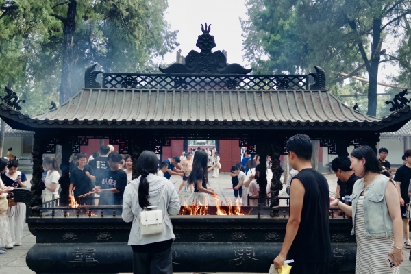 印乐上任首月少林寺的变与不变：生意少了，喧闹还在(5)