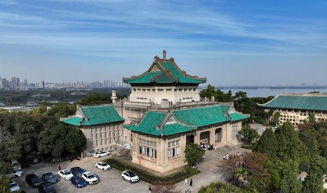 破圈！武汉大学彻底敞开校门，武汉这座城市的格局，藏不住了！
